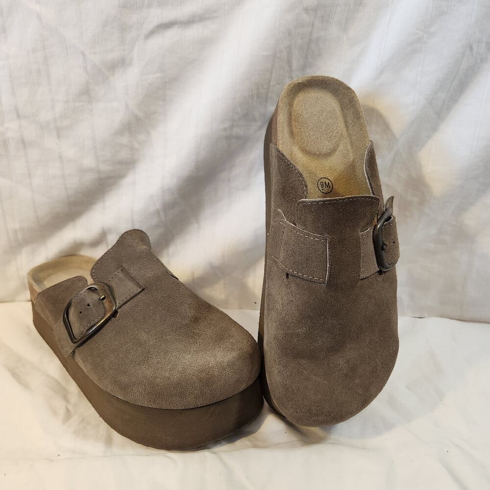 Cushionaire Taupe Suede Clogs Size 9 - Barely Worn